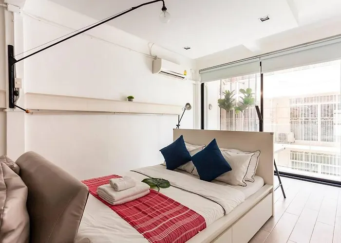 別墅 Miq_5br/silom Bts,mrt/wifi 1000mb/jacuzzi/16pax 曼谷